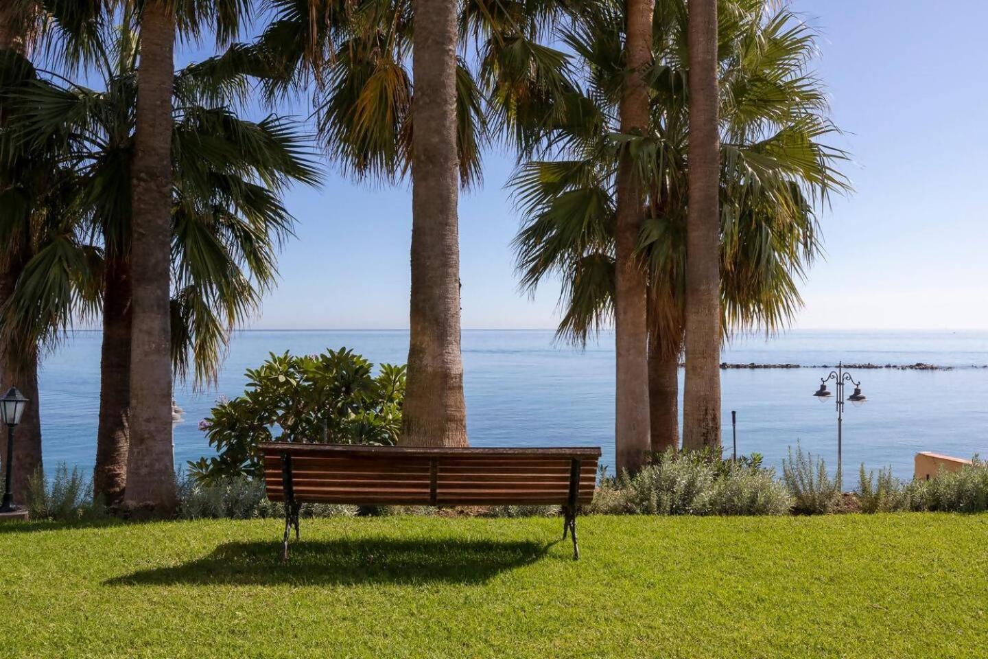 Stunning Apartment 50 Meters From The Sea 베날마데나코스타 외부 사진